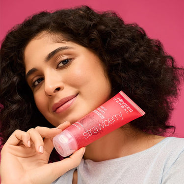 Jovees Herbal Strawberry Face Wash For Hydrating & Glowing Skin with Strawberry Ext. | Gentle Cleanser For Brightens Skin, Removes Pigmentation | For Normal to Dry Skin Types - 120ML